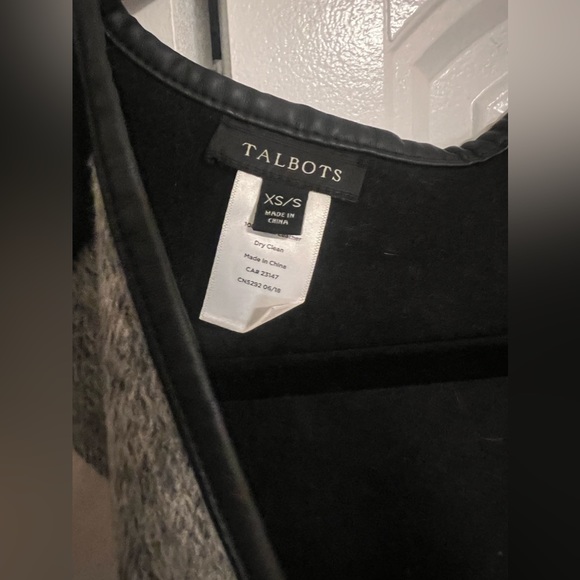 Talbots reversible buffalo check cape / shawl. - Picture 3 of 4